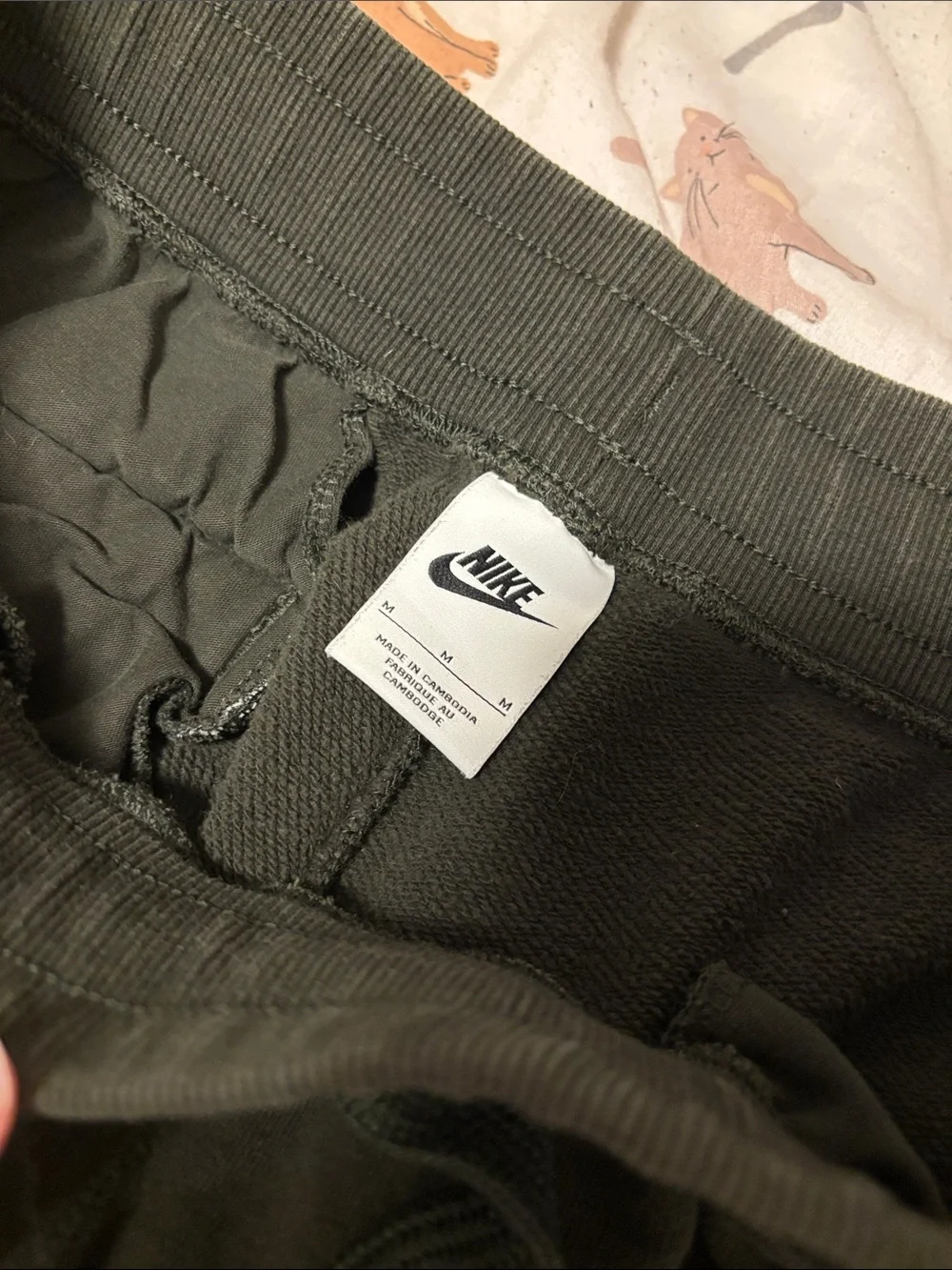 men’s green nike jogger sweatpants